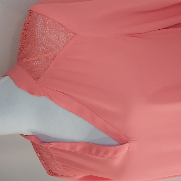 IZ Byer Coral Shirt Tail Hem 3/4 Button Up Sleeve Lace Back Shoulders Blouse M - Picture 3 of 12